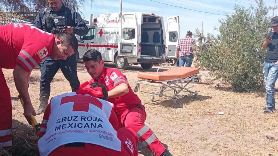 Tres menores terminan lesionados al estrellarse en una moto contra pared en La Trinidad, Guasave