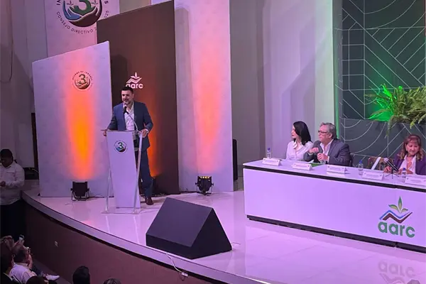 Enrique Riveros presenta su último informe al frente de la AARC Enrique Riveros presenta su último informe al frente de la AARC