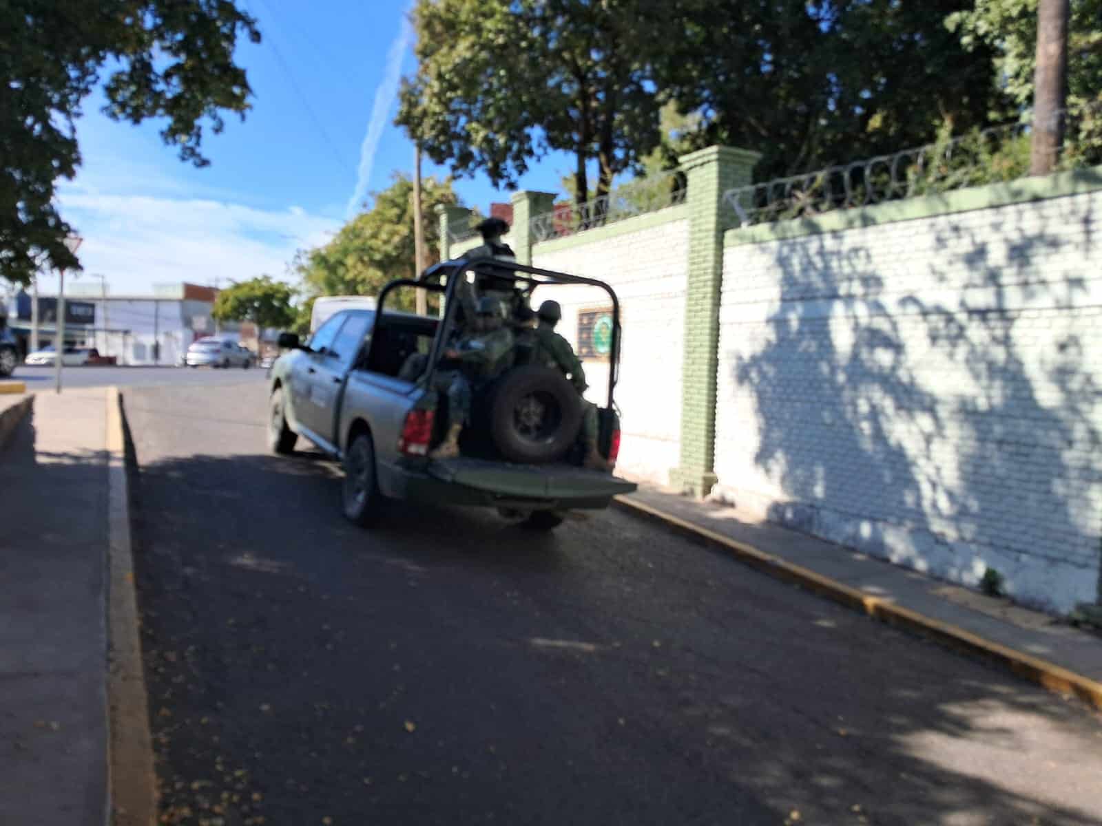 Reportan enfrentamiento a balazos entre militares y civiles en la 5 de Febrero de Culiacán
