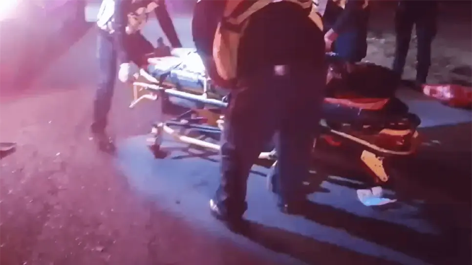 Paramédicos brindaron los primeros auxilios. (FOTO: Cortesía).