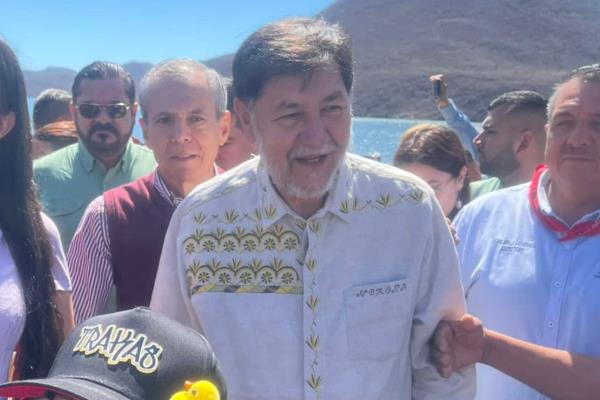 Gerardo Fernández Noroña visita Ahome y se reúne con pescadores de Topolobampo
