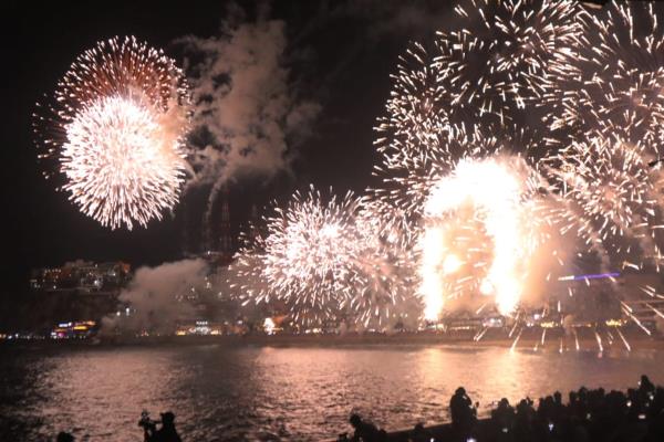 Espectacular Combate Naval ilumina el Carnaval de Mazatlán 2025