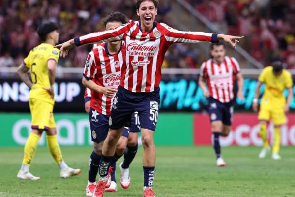 Chivas vence al América con autogol en la ida de los Octavos de final de Concachampions