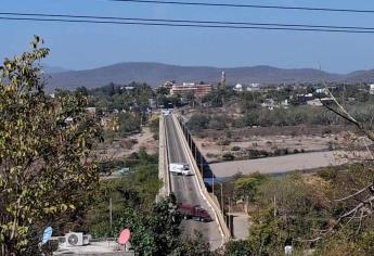 Reportan enfrentamiento en la México 15 en El Rosario; hay ponchallantas en el puente del Río Baluarte