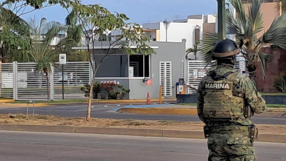 Fuerzas militares catean domicilio en privada Coruña de la Isla Musala, Culiacán