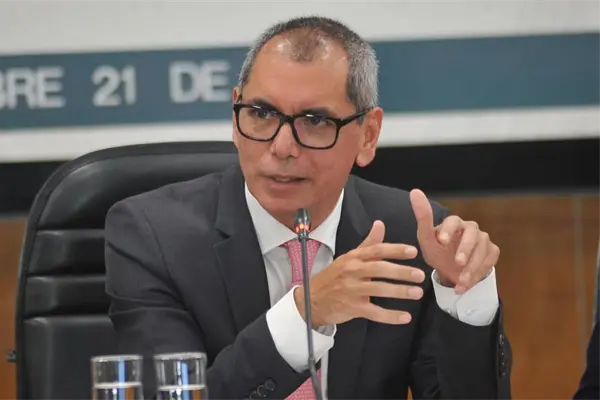 Édgar Amador Zamora, de Los Mochis, es el nuevo Secretario de Hacienda Édgar Amador Zamora, de Los Mochis, es el nuevo Secretario de Hacienda