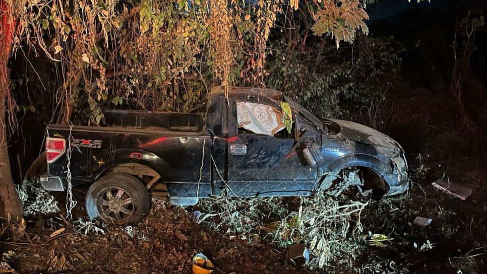 Volcadura deja 3 lesionados en la carretera al sur de Mazatlán