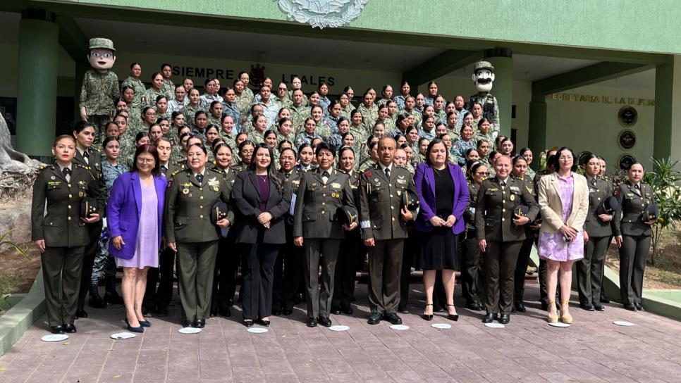 "El valor de las mujeres no tiene límites" reconoce la Tercera Región militar a mujeres en la milicia