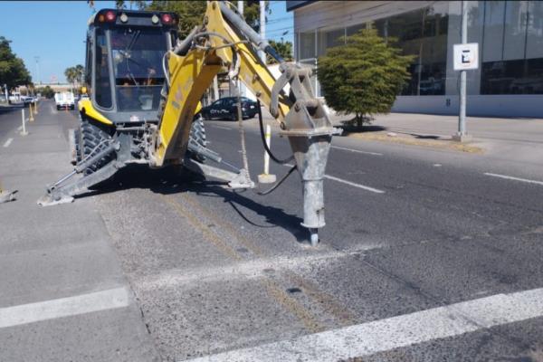Inician construcción de camellón en bulevar Rosendo G. Castro en Los Mochis