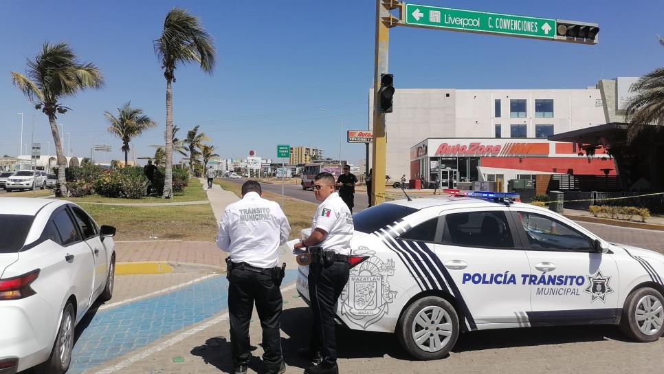 Mujer muere atropellada por un camión urbano en Mazatlán