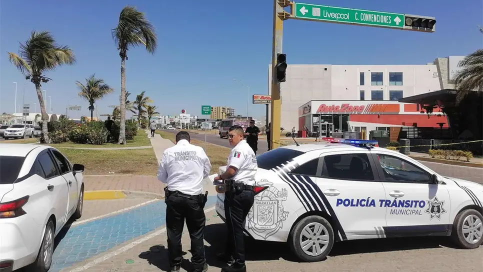 La mujer quedó sin vida en la calle. FOTO: Luz Noticias