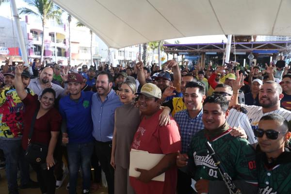 Entregan apoyos a 300 músicos de Mazatlán de parte del Gobierno del Estado