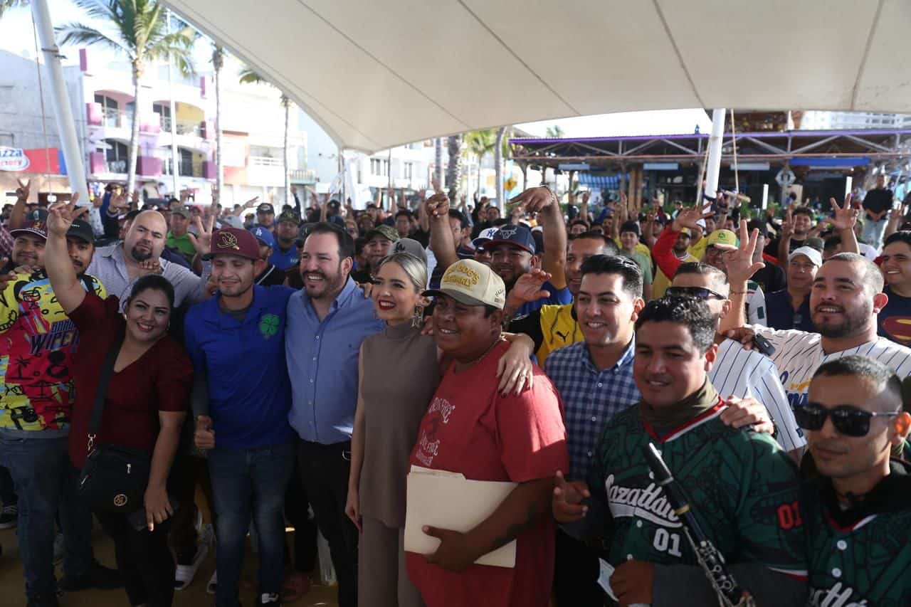 Cientos de músicos acudieron para recibir el apoyo. (FOTO: Mayhan Barraza).