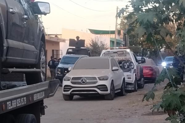 Militares localizan una docena de vehículos en inmueble de Mazatlán; algunos son de lujo
