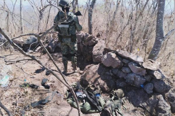 Militares desarticulan campamento en Escuinapa; localizan municiones para armas