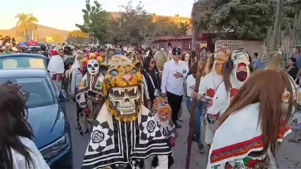 Estas marchas representan el camino de Jesús hacia la crucifixión y combinan danzas, cantos y rituales ancestrales