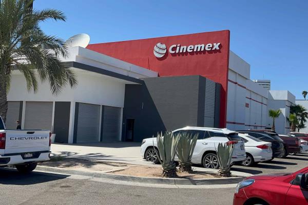 ¿Cuántos cines quedan en Los Mochis y cuál cerró recientemente?