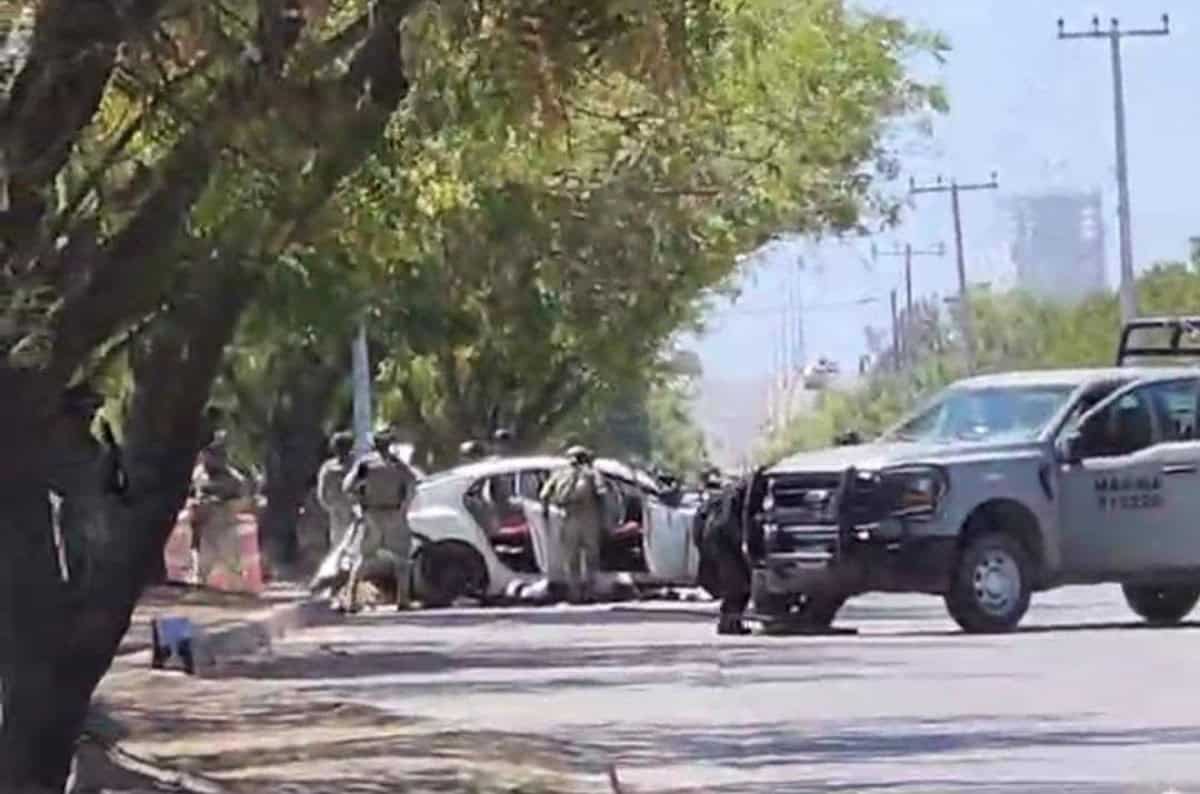 El vehículo en el que viajaban los sospechosos fue puesto a disposición de las autoridades. FOTO: Enrique Chan.