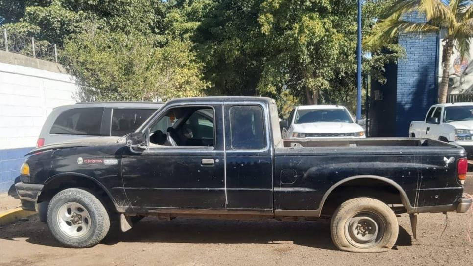 Aseguran 4 camionetas, cargadores y municiones en el poblado Ayuné en Culiacán