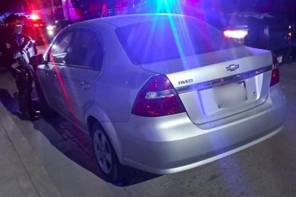 Recuperan un automóvil con reporte de robo en la colonia Agustina Ramírez en Culiacán