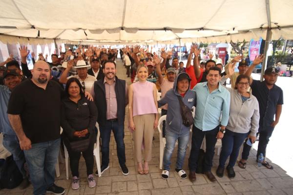 Entregan apoyos económicos a comerciantes y locatarios de Mazatlán