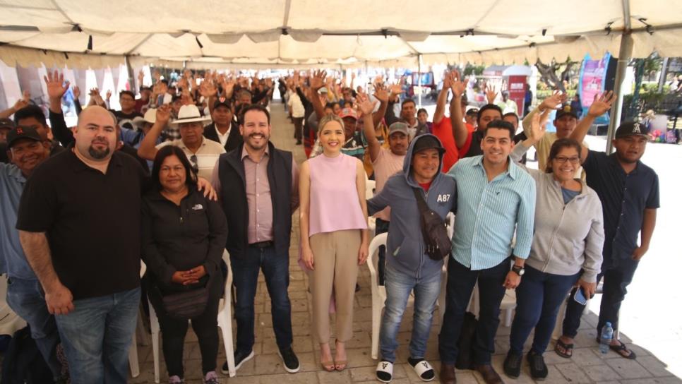 Entregan apoyos económicos a comerciantes y locatarios de Mazatlán