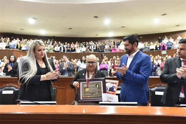 Congreso del Sinaloa galardona a la rastreadora y activista María Isabel Cruz Congreso del Sinaloa galardona a la rastreadora y activista María Isabel Cruz