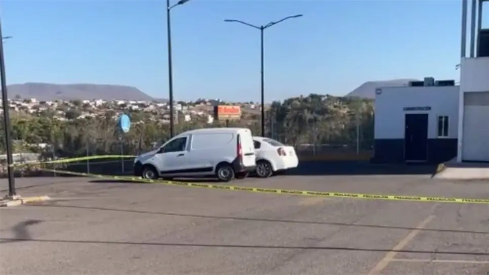 Los jóvenes quedaron a las afueras del gym.