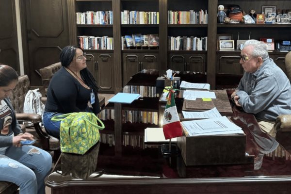 Rocha Moya recibe en su despacho a madres buscadoras
