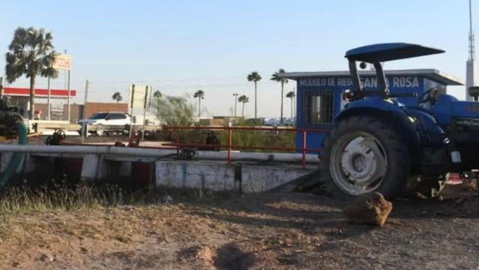 Bombas charqueras acaban con el agua del canal Lateral 18 en Los Mochis