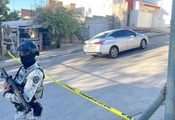 Encuentran carro baleado y con sangre abandonado junto al Parque 87 en Culiacán