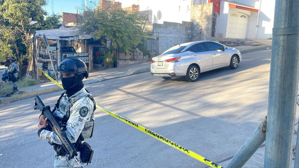 Encuentran carro baleado y con sangre abandonado junto al Parque 87 en Culiacán