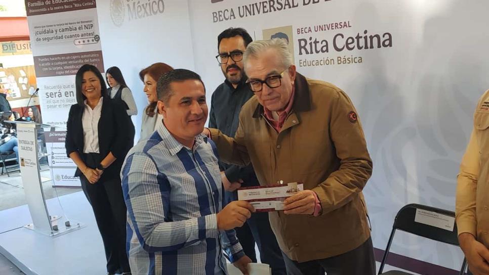 Inicia la entrega de tarjetas de la Beca Rita Cetina en Culiacán