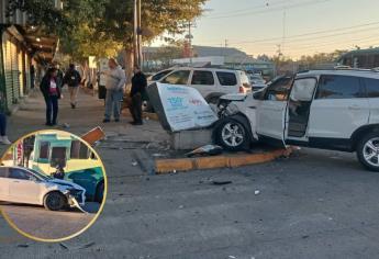 Joven se pasa un alto y choca en Los Mochis; el accidente dejó dos personas lesionadas