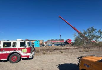 Tren se lleva a un tráiler en Topolobampo, el trailero no volteó al cruzar la vía