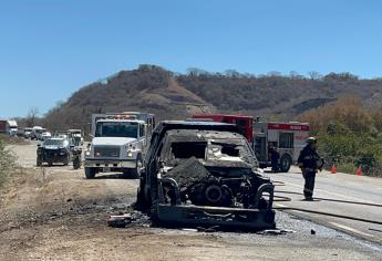 Se incendia camioneta de valores en la salida norte de Mazatlán