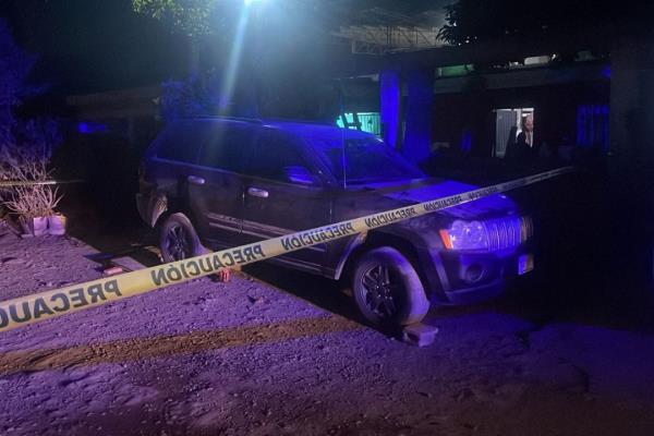 Hombre muere aplastado por su camioneta cuando la estaba reparando en el campo el 10 en Culiacán