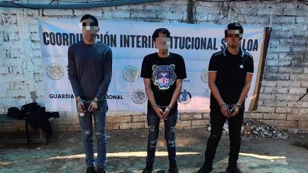 Grupo Interinstitucional asegura tres civiles armados y doce vehículos con reporte de robo en Mazatlán