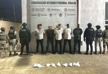 Detienen a cinco civiles y aseguran un vehículo y presunta droga en El Carrizalejo, Culiacán