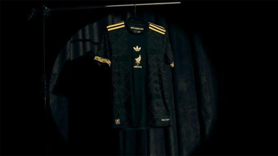 Cabe mencionar que la marca deportiva Adidas lanzó por última vez la playera color negro en la Copa Oro 2019