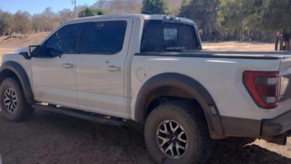 Militares aseguran camioneta y armamento en El Rosario tras enfrentamiento contra civiles