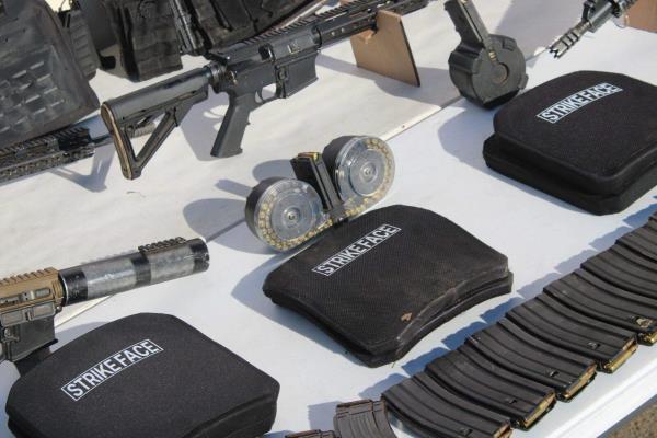 Marina localiza dos vehículos con armamento en fraccionamiento de Mazatlán