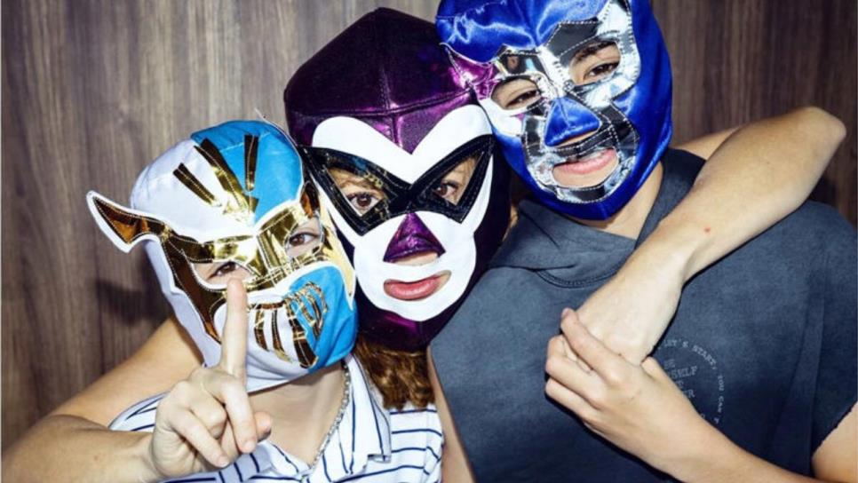 Shakira revela su amor por México al estilo de la lucha libre