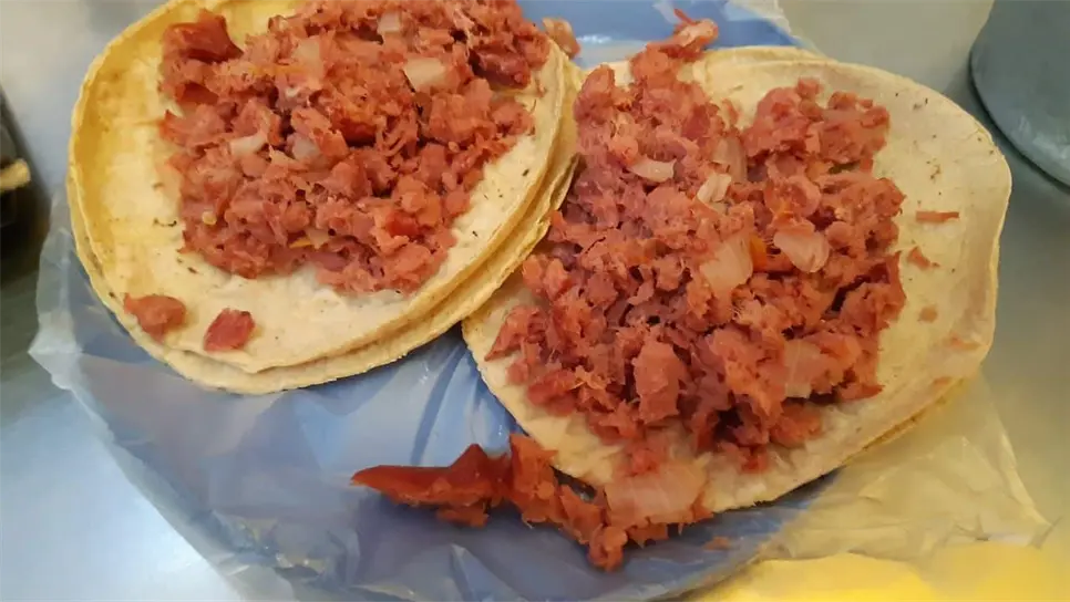 Hacer estos tacos es facilísimo de preparar en menos de 20 minutos. Incluso te va a dar tiempo para preparar cualquiera de los siguientes acompañamientos que hacen una mancuerna perfecta