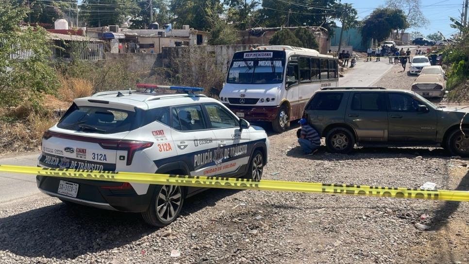 Motociclista muere durante un choque con un camión urbano en Lomas de San Isidro, Culiacán