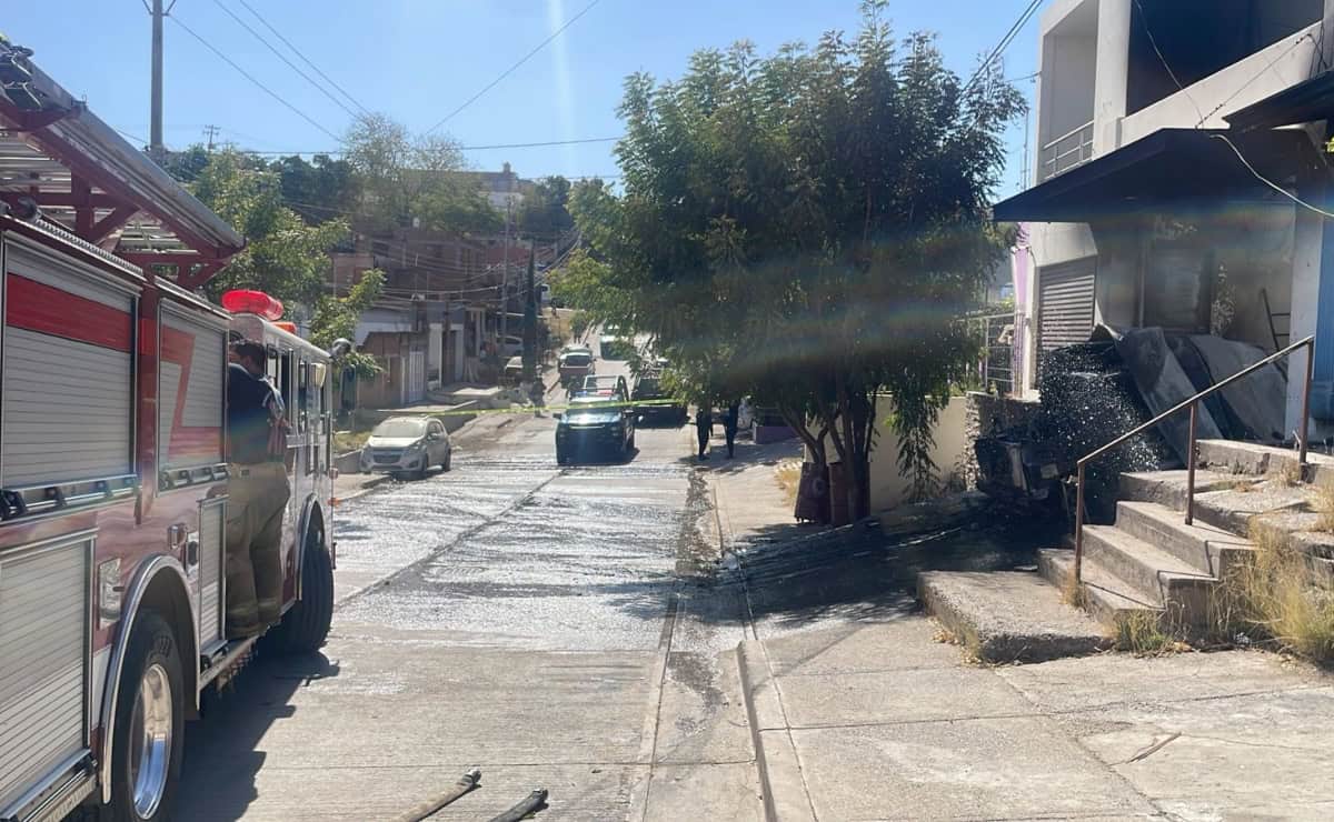 FOTO: Balacera en Ampliación Lázaro Cárdenas en Culiacán, deja casa baleada e incendiada