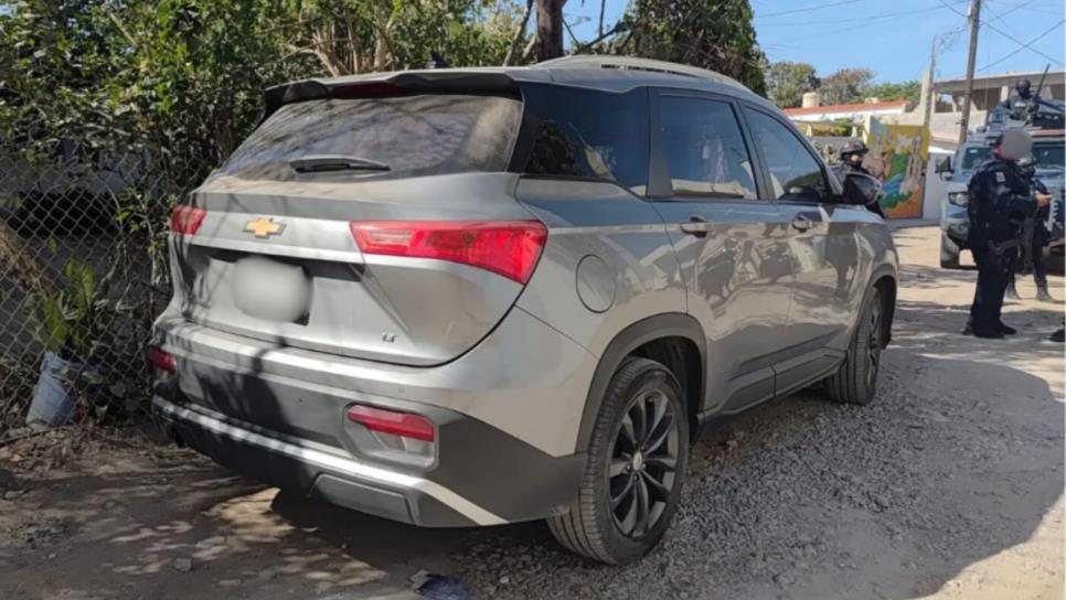 Aseguran automóvil con reporte de robo en la sindicatura de Costa Rica, Culiacán