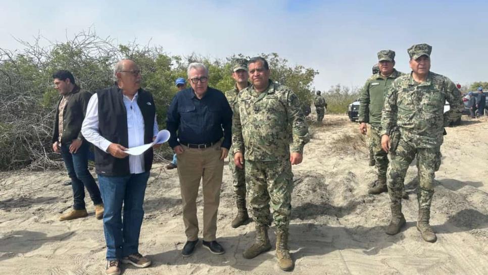 Rocha Moya supervisa terrenos donde podría estar ubicado el Sector Naval en Altata