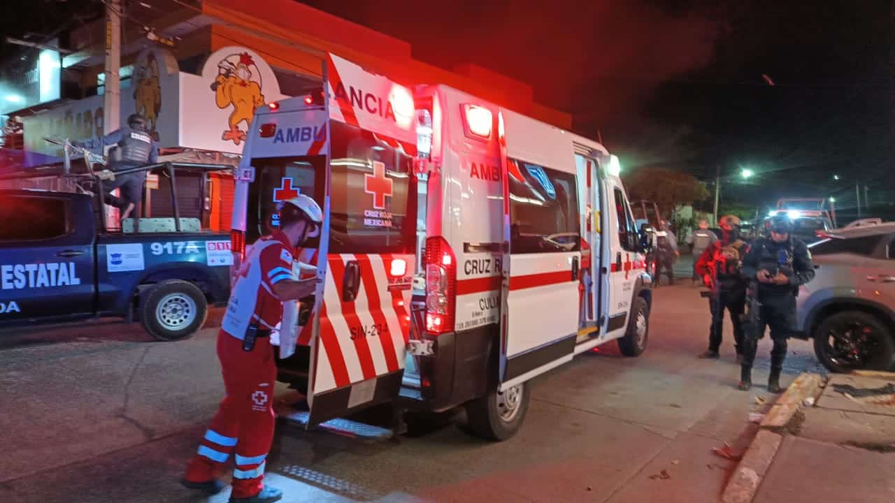 Paramédicos de Cruz Roja brindaron los primeros auxilios. (FOTO: Luz Noticias).