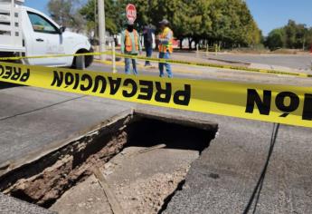 ¡Cuidado! Aparece enorme socavón en Pedro Anaya y Antonio Rosales en Los Mochis